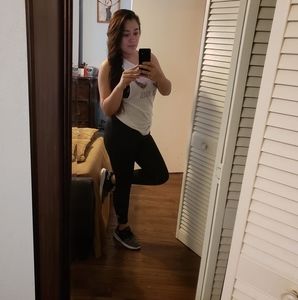 Meet your Posher, Lesly